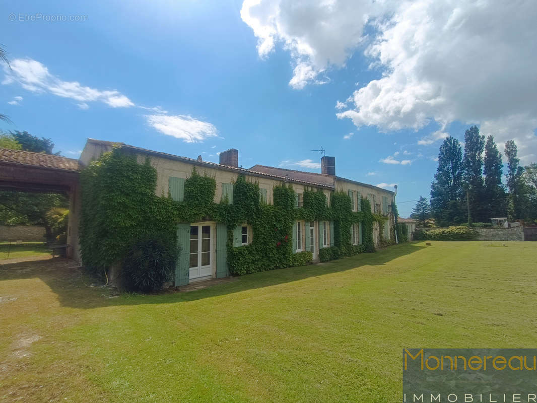 Maison à MORTAGNE-SUR-GIRONDE