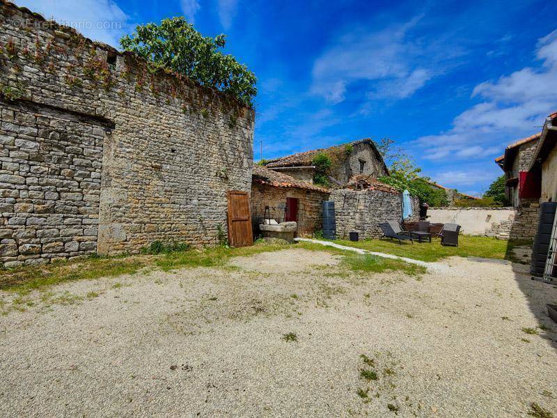 Maison à SAUZE-VAUSSAIS