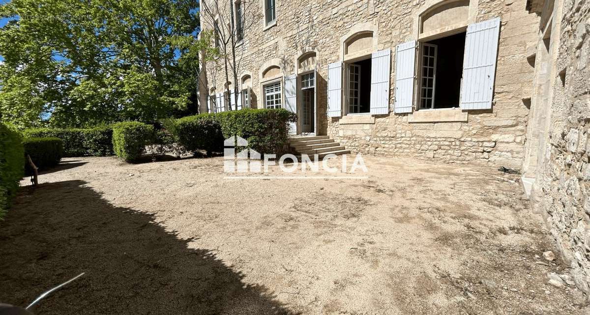 Appartement à VILLENEUVE-LES-AVIGNON