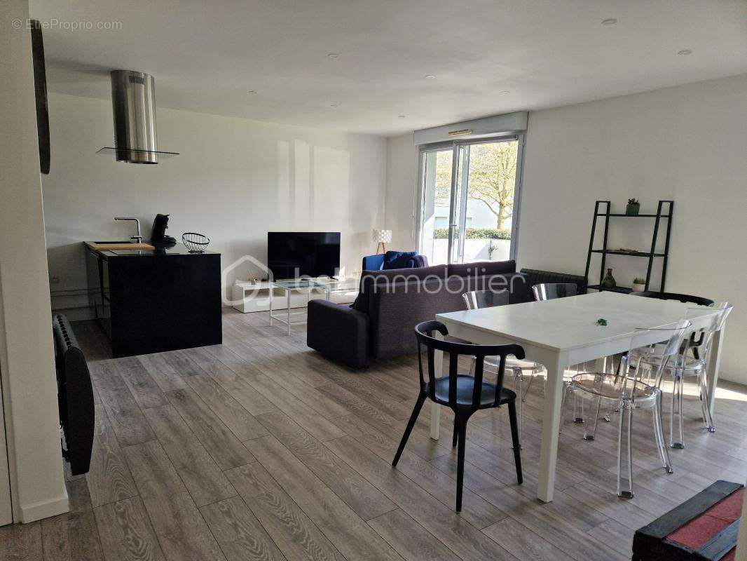 Appartement à LA RIVIERE-SAINT-SAUVEUR