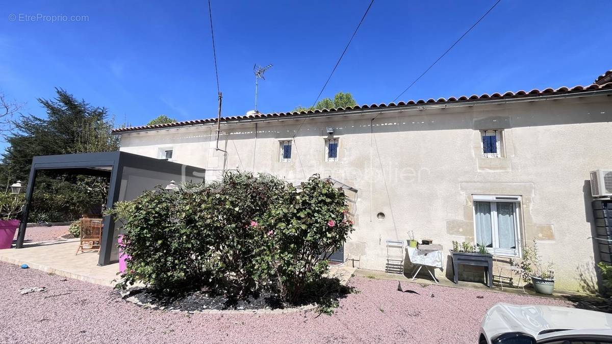 Maison à AZAY-LE-BRULE