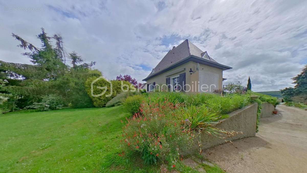 Maison à PONT-SUR-YONNE