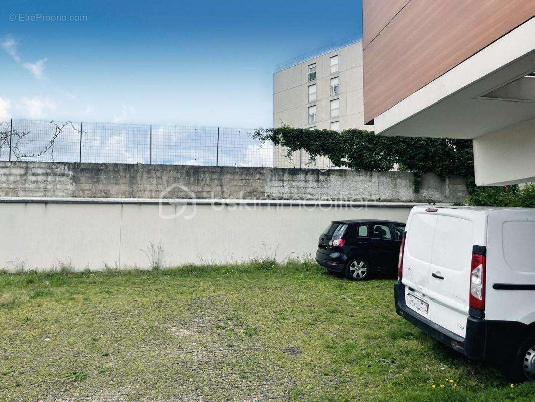 Parking à LE MEE-SUR-SEINE