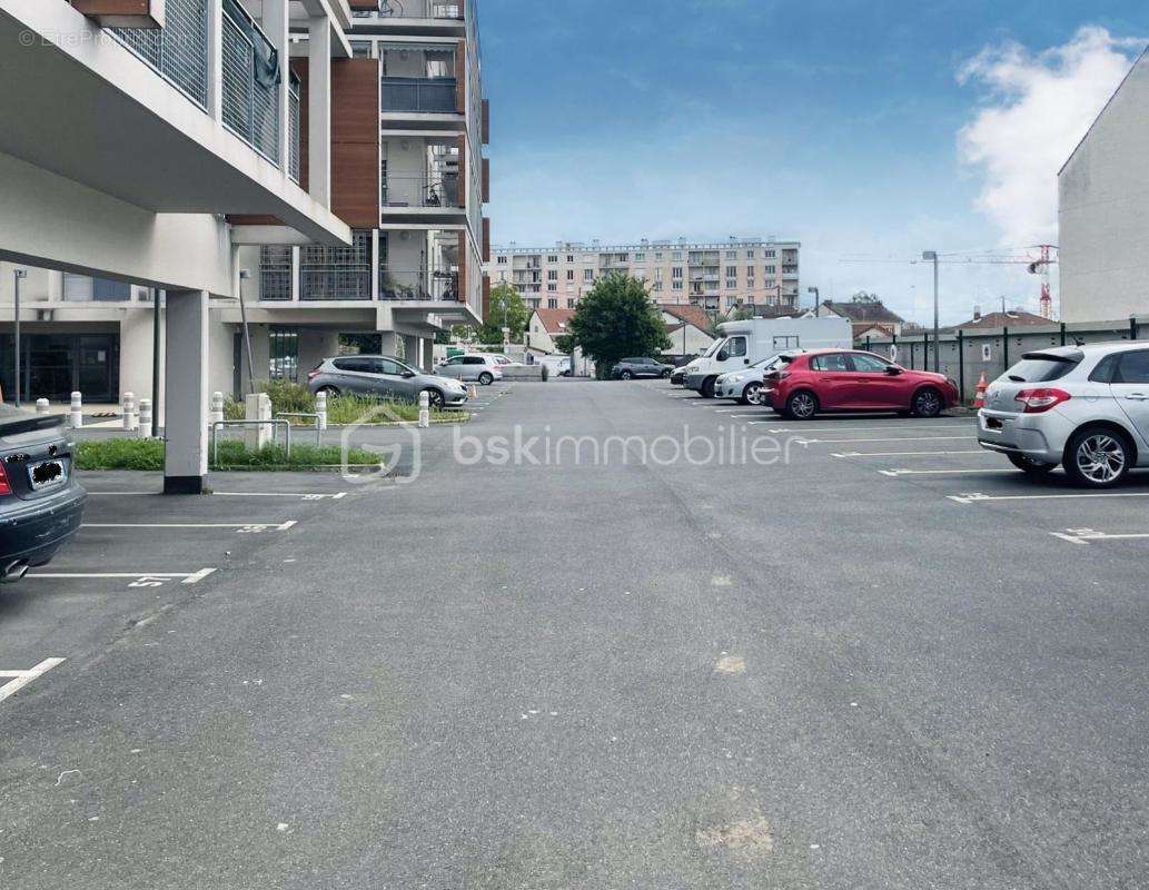 Parking à LE MEE-SUR-SEINE