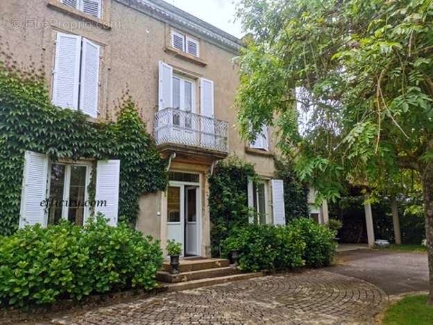 Maison à SAINT-ETIENNE-SUR-CHALARONNE