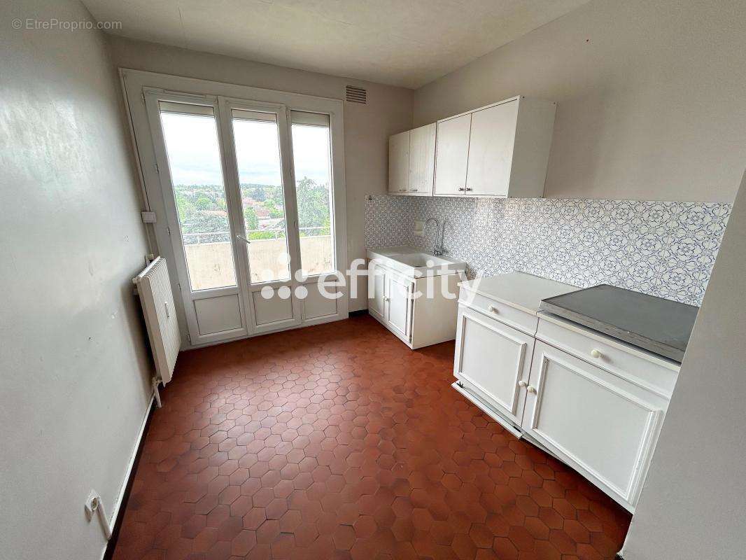 Appartement à DECINES-CHARPIEU