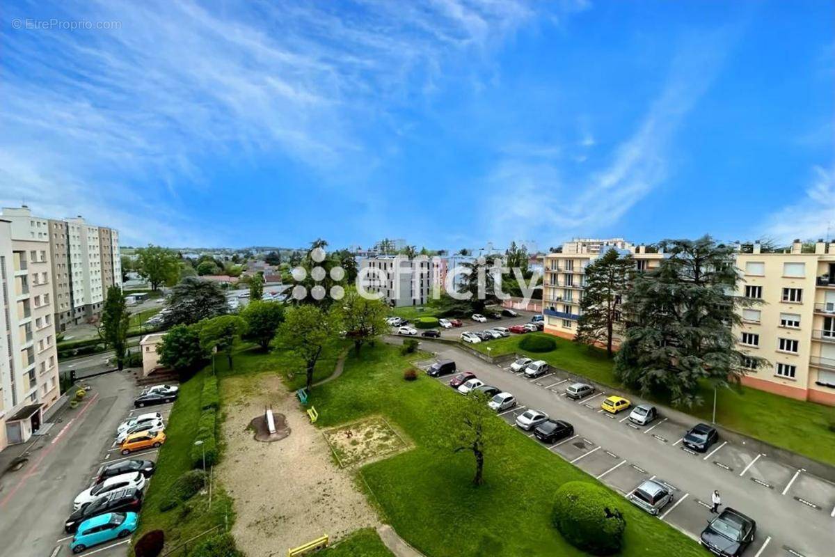 Appartement à DECINES-CHARPIEU