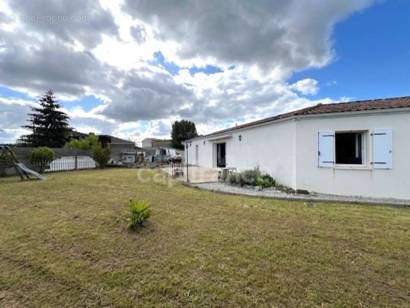 Maison à SAINTES