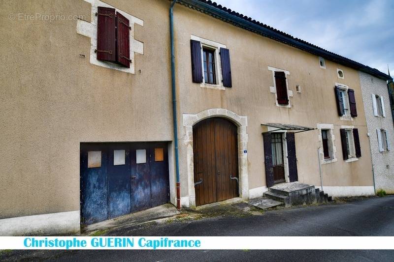 Maison à MONTIGNAC-CHARENTE