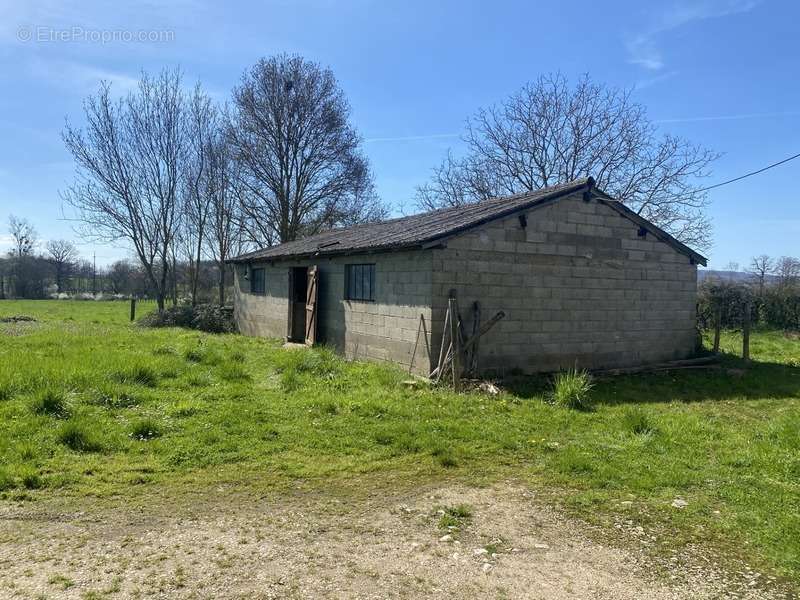 Maison à MESSEY-SUR-GROSNE