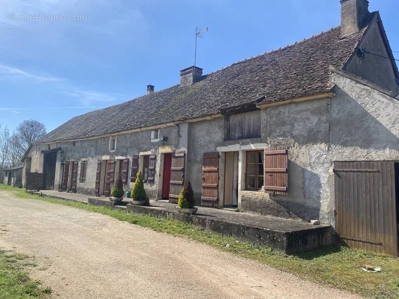 Maison à MESSEY-SUR-GROSNE