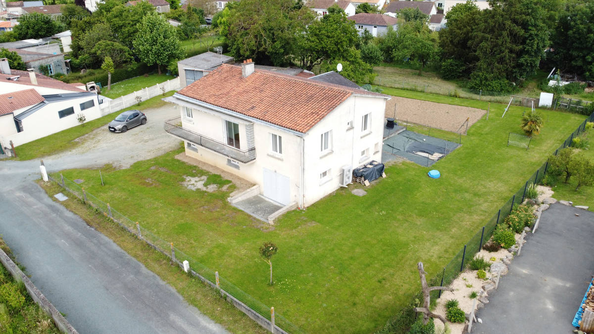 Maison à CHAVAGNES-LES-REDOUX