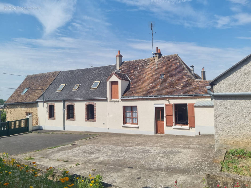 Maison à SARGE-SUR-BRAYE