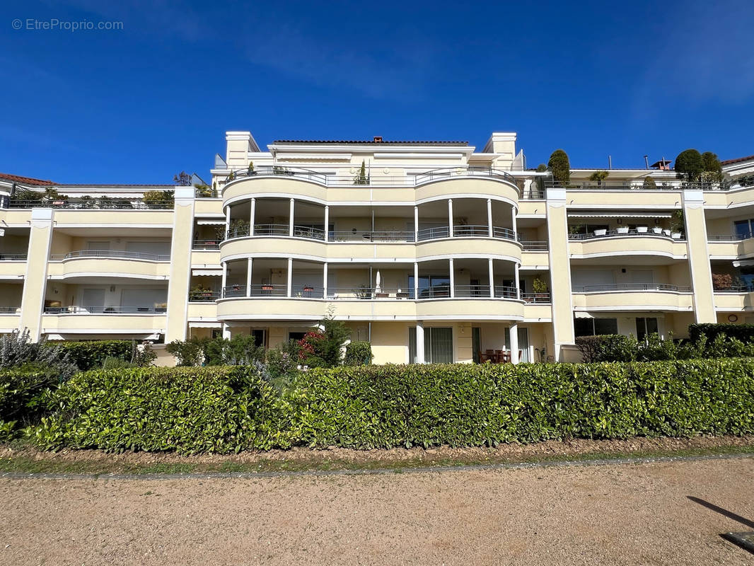 Appartement à CHARBONNIERES-LES-BAINS