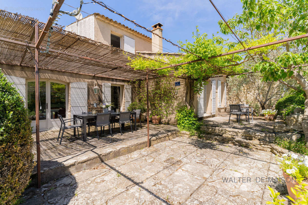 Maison à GORDES