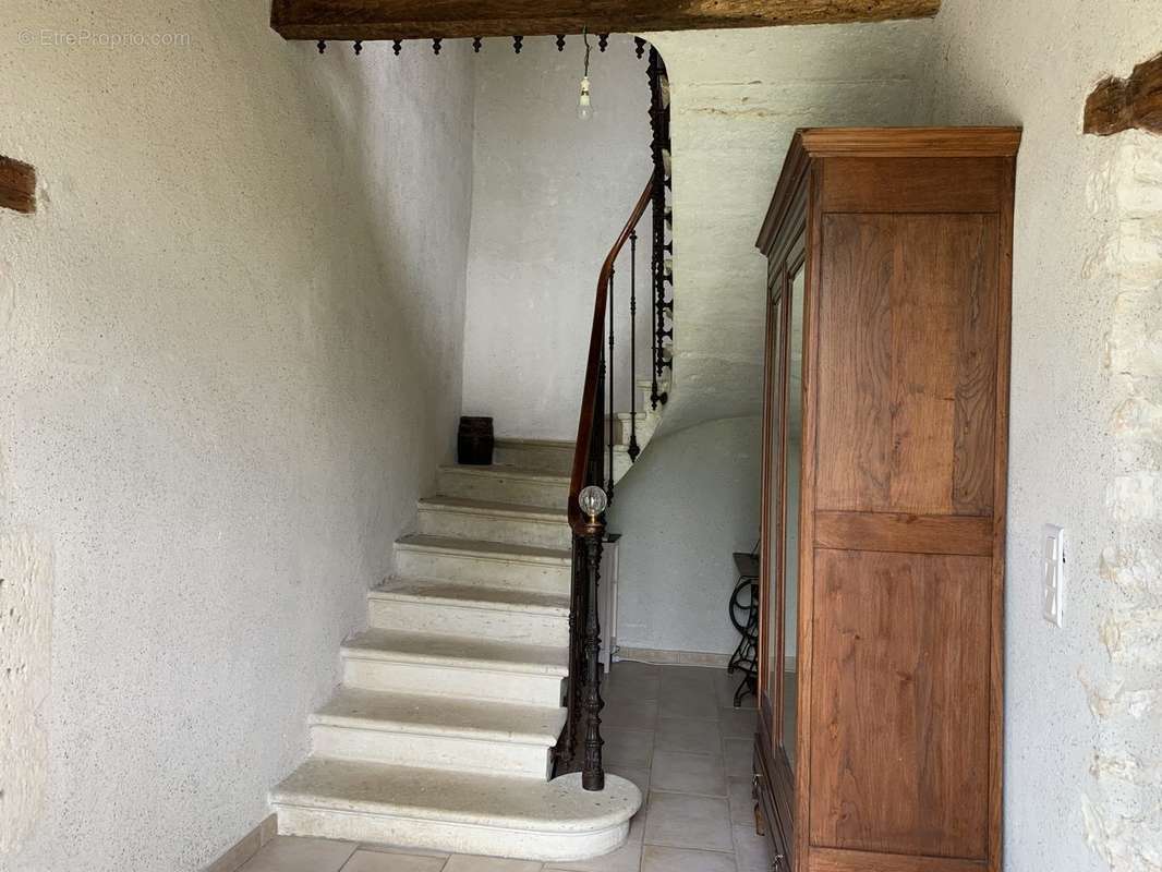 entrée escalier  - Maison à JEGUN