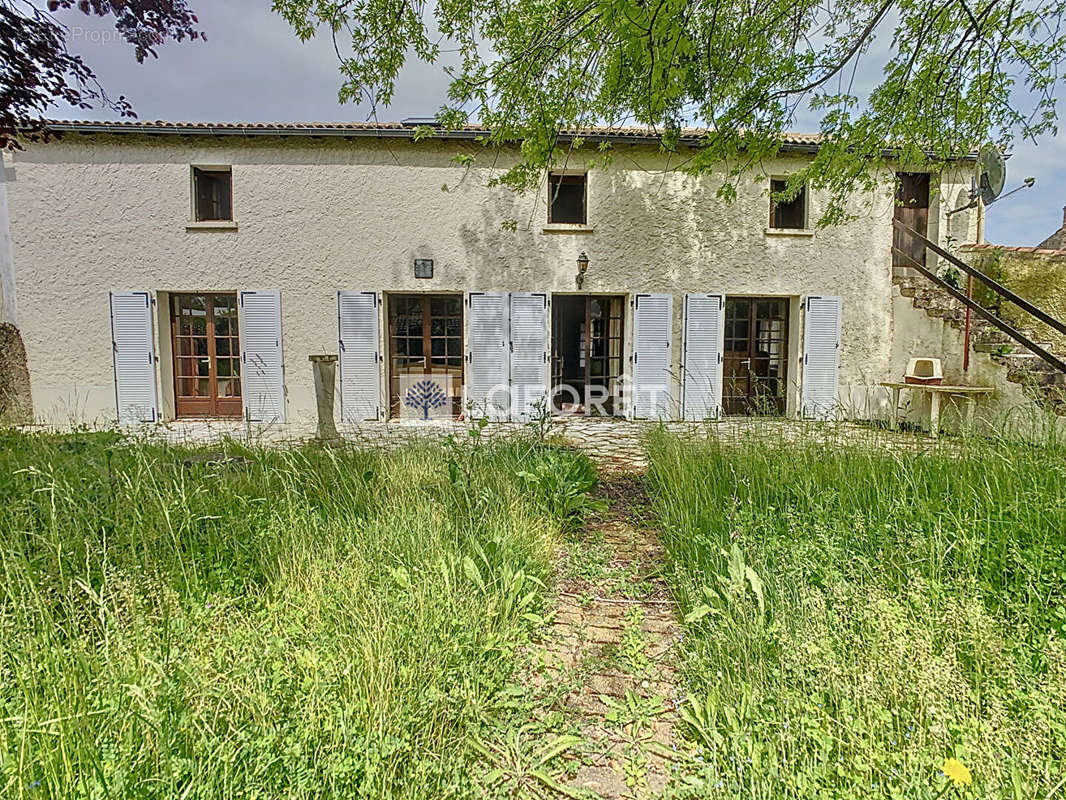 Maison à DOUX