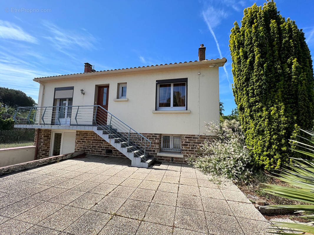 Maison à BEAULIEU-SOUS-LA-ROCHE