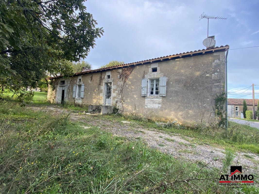 Maison à YVIERS