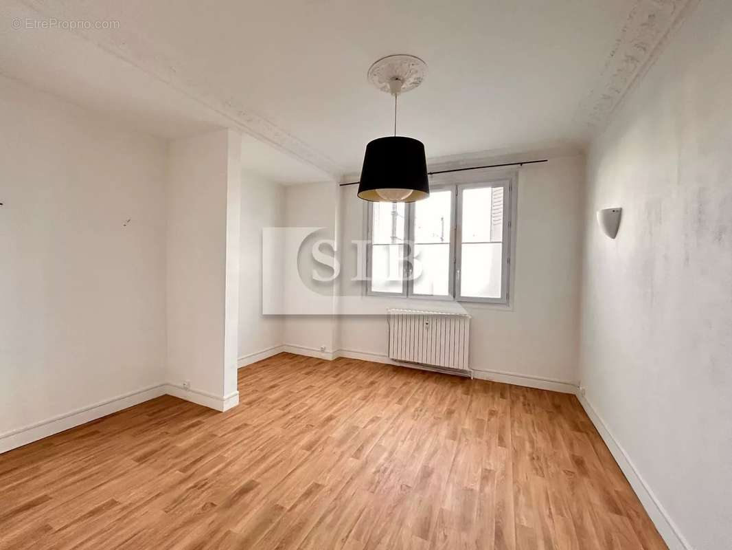 Appartement à LA GARENNE-COLOMBES