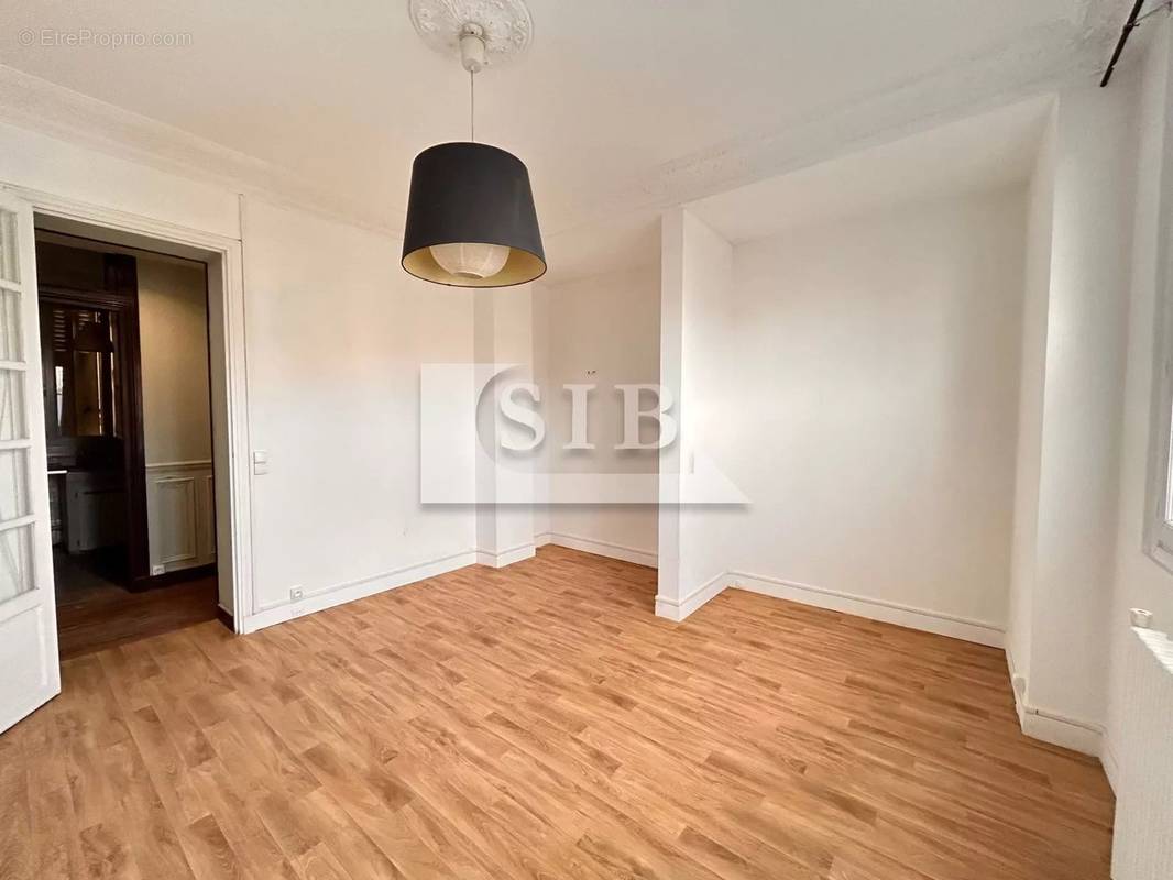 Appartement à LA GARENNE-COLOMBES