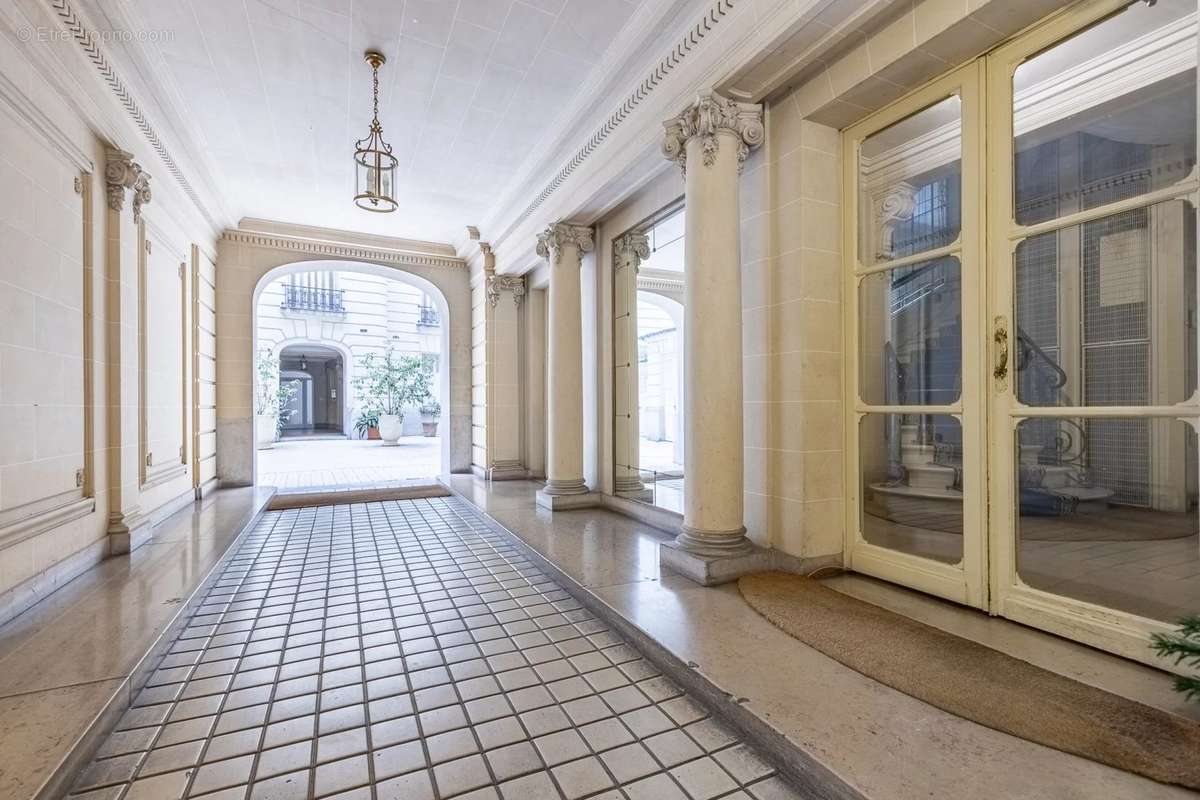 Appartement à PARIS-17E