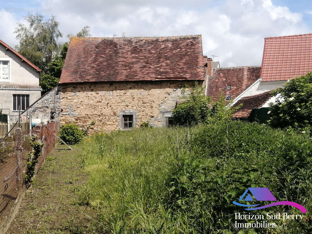 Maison à SAINT-DENIS-DE-JOUHET