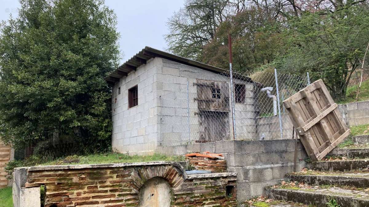 cabanon et citerne - Maison à CAHORS