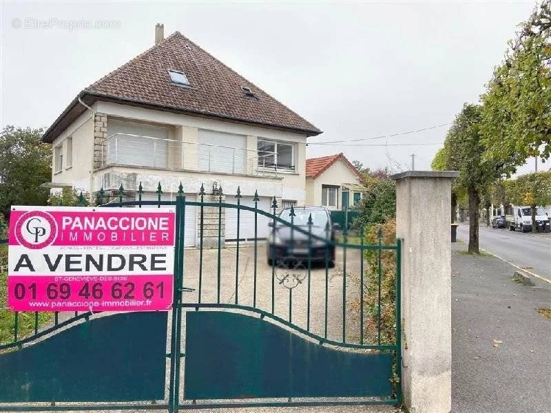 Maison à SAINTE-GENEVIEVE-DES-BOIS