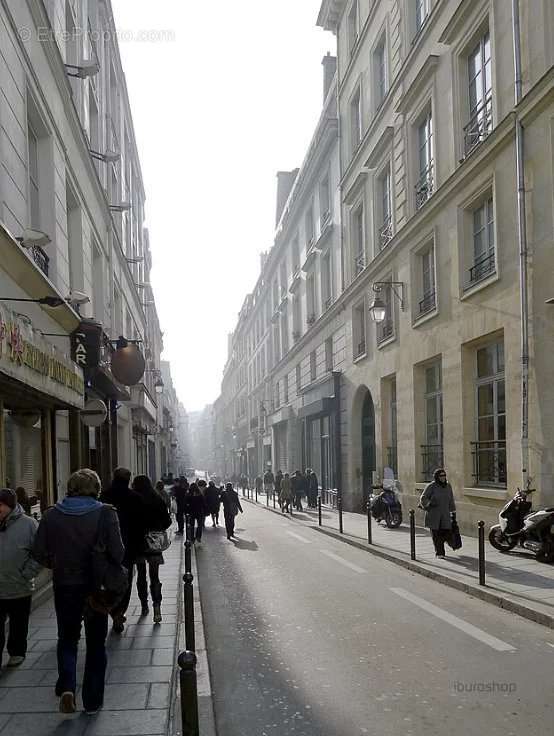 Commerce à PARIS-2E