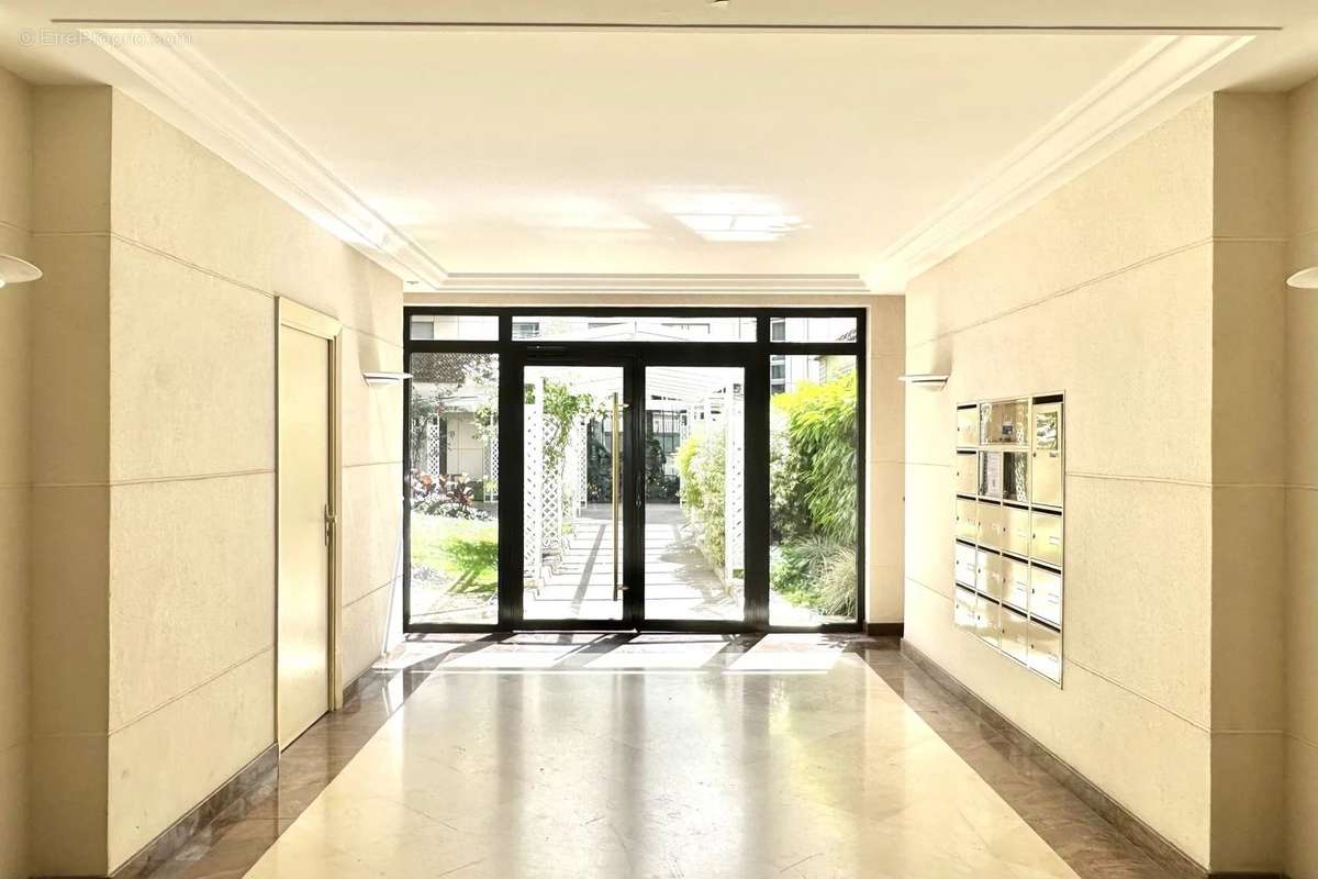 Appartement à NEUILLY-SUR-SEINE