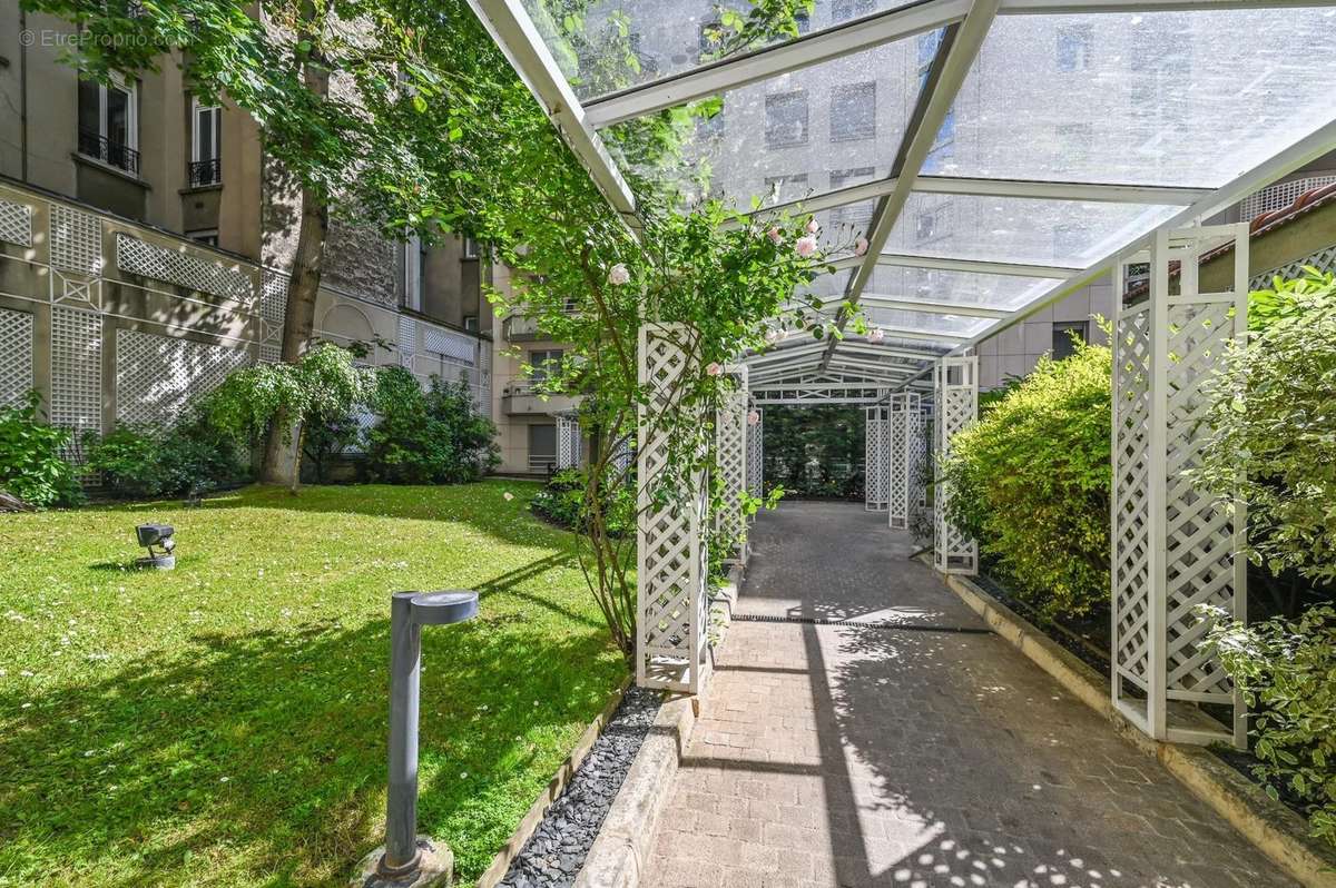 Appartement à NEUILLY-SUR-SEINE