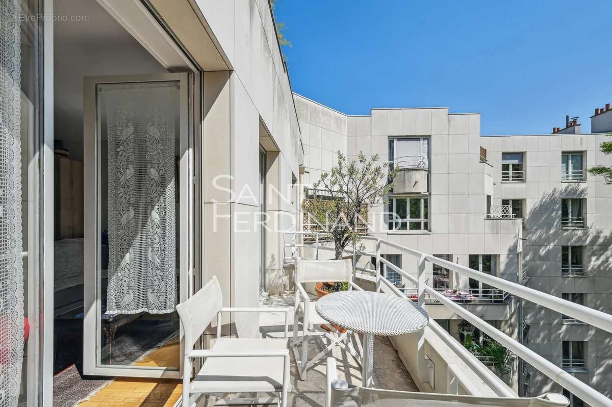 Appartement à NEUILLY-SUR-SEINE