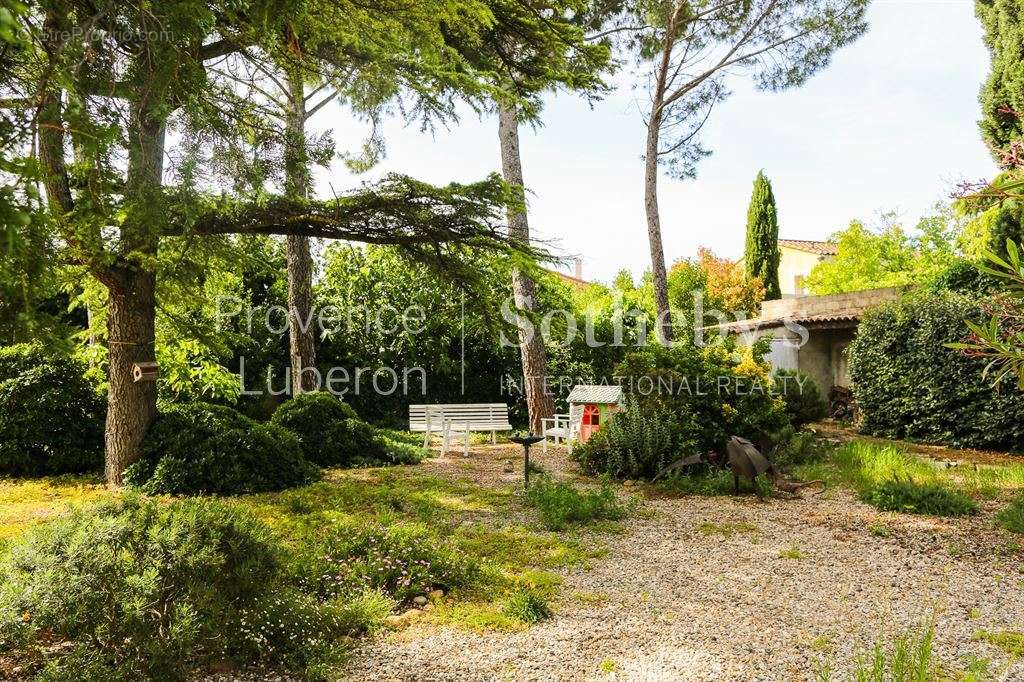 Maison à SAINT-SATURNIN-LES-AVIGNON