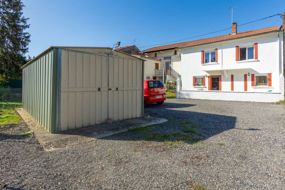 GARAGE ET EMPLACEMENT PARKING - Maison à BLAYE-LES-MINES