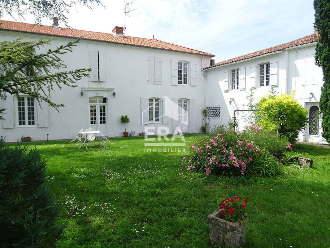 Maison à SURGERES