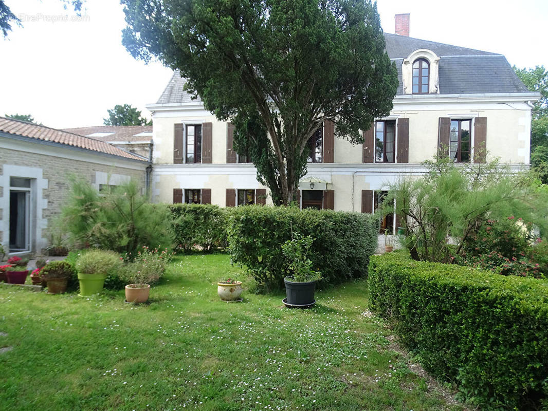 Maison à SURGERES