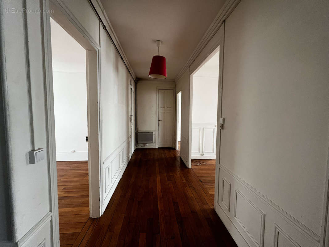 Couloir - Appartement à ASNIERES-SUR-SEINE