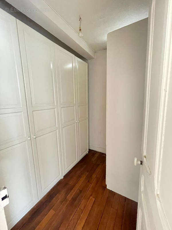 Dressing - Appartement à ASNIERES-SUR-SEINE