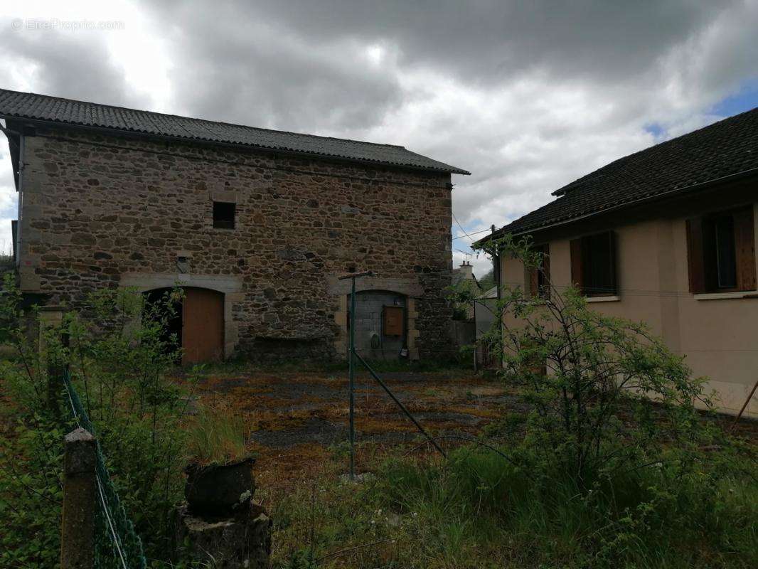 Maison à AUZITS