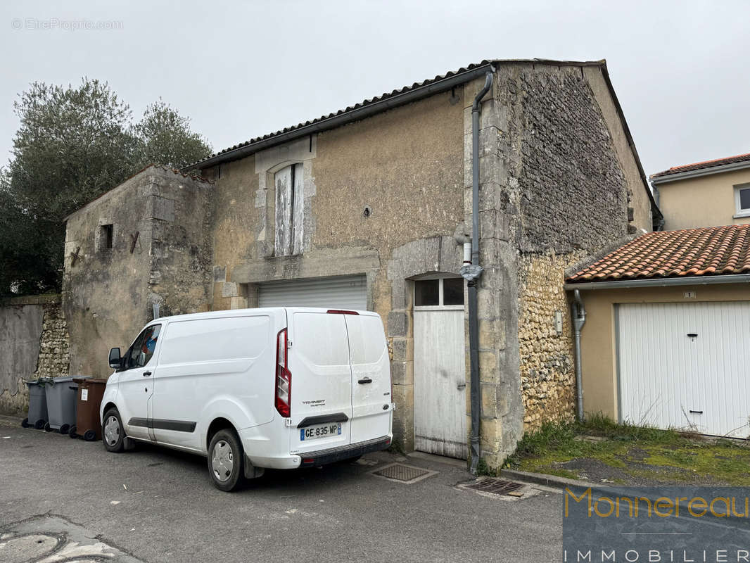 Maison à BAIGNES-SAINTE-RADEGONDE