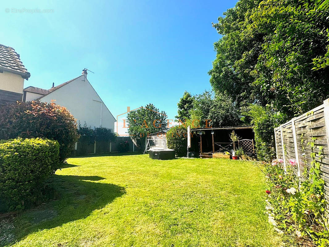 Maison à LONGPERRIER