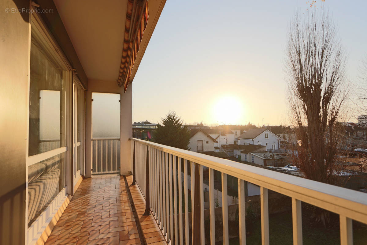 Appartement à LES PAVILLONS-SOUS-BOIS