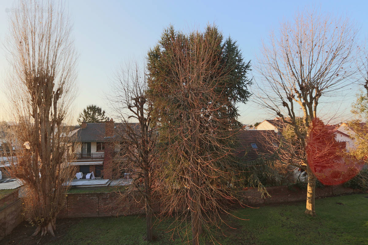 Appartement à LES PAVILLONS-SOUS-BOIS