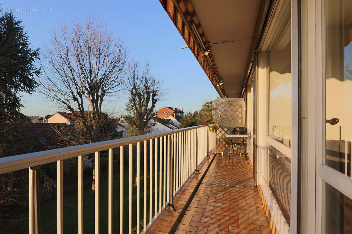 Appartement à LES PAVILLONS-SOUS-BOIS