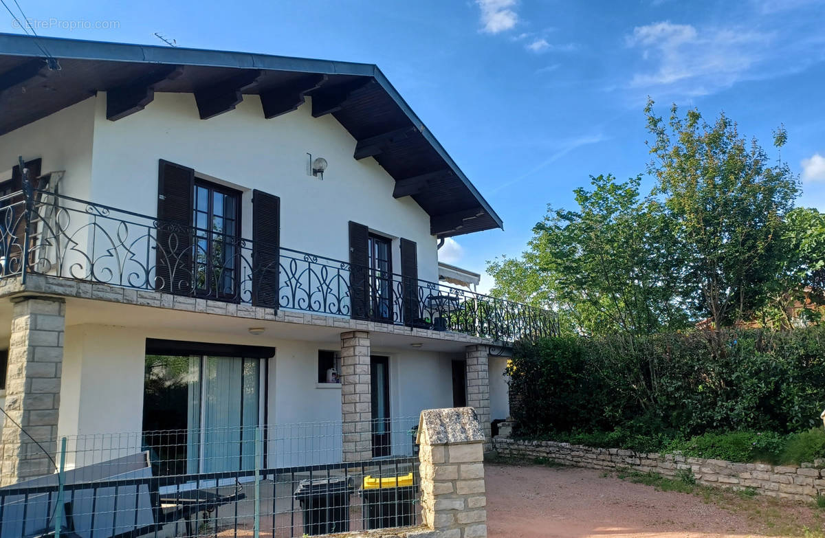 Maison à FARGES-LES-MACON