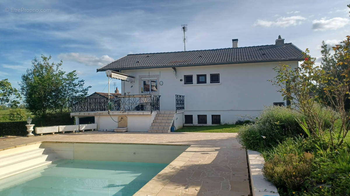 Maison à FARGES-LES-MACON