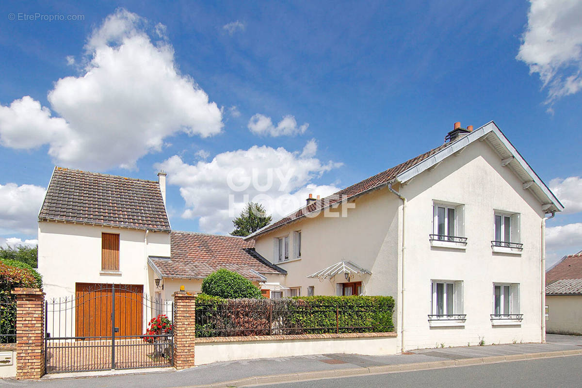 Maison à FONTENAY-TRESIGNY