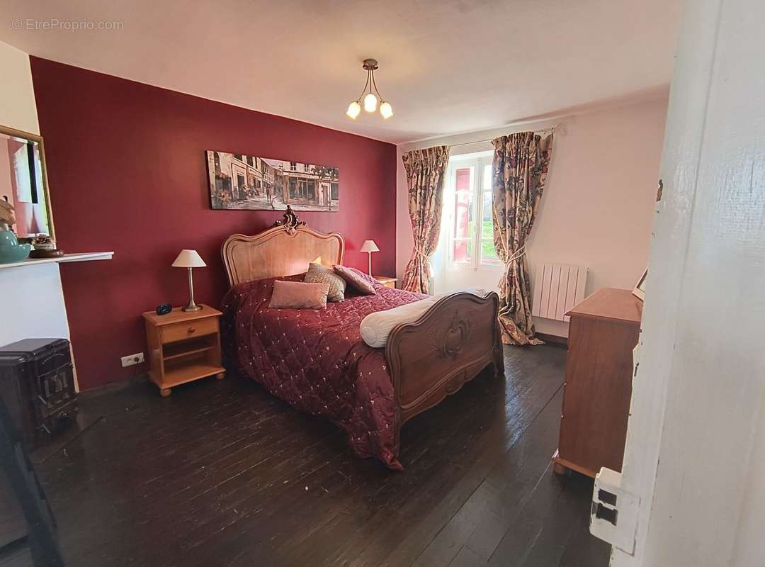 Bedroom 2 - Maison à MAISON-FEYNE