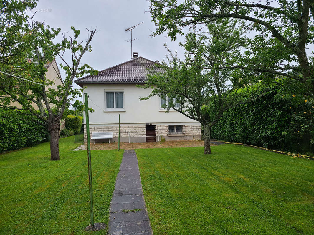 Maison à FONTENAY-LE-FLEURY